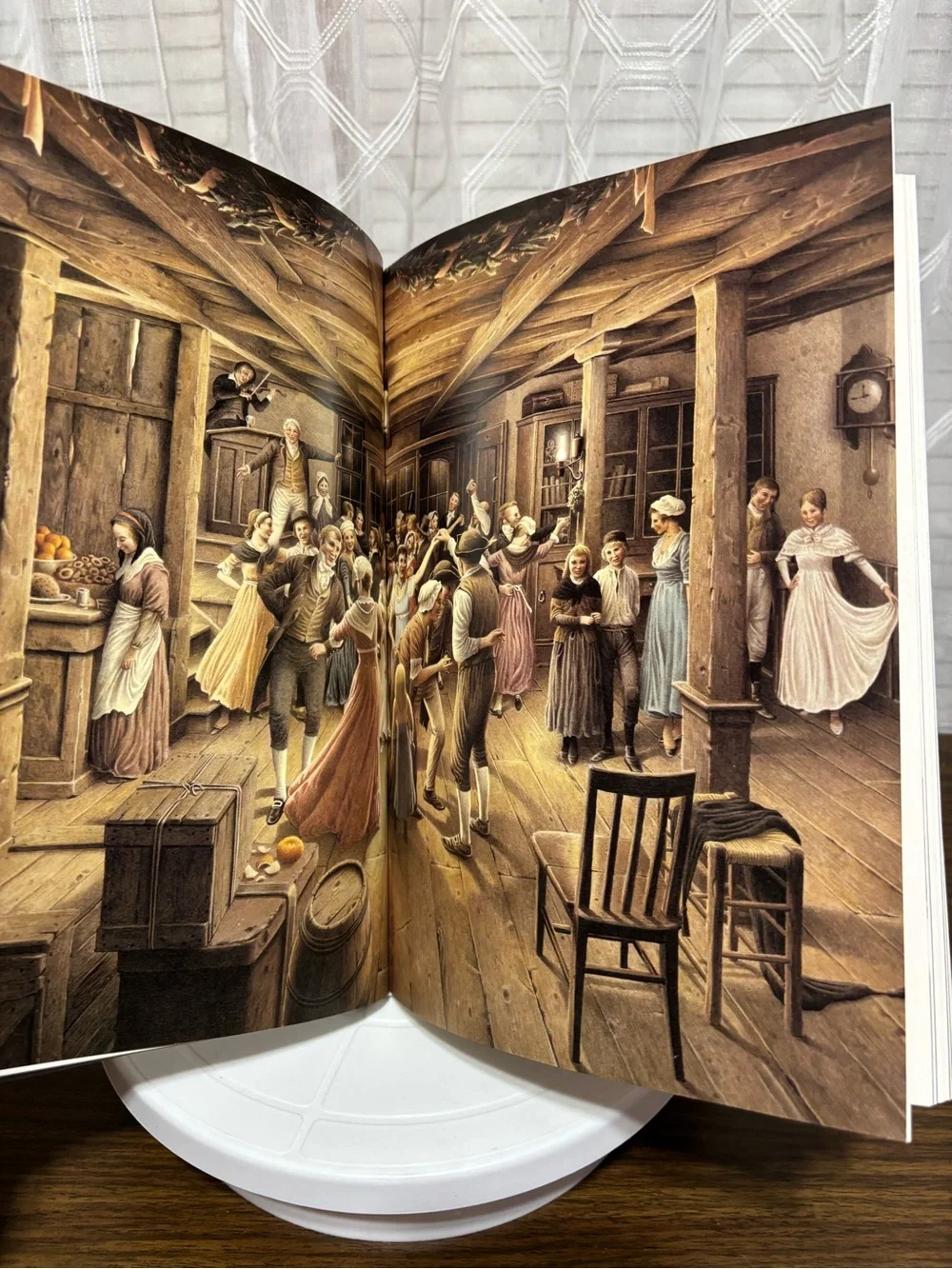 Charles Dickens Christmas Carol Illustrated by Roberto Innocenti - White Cover